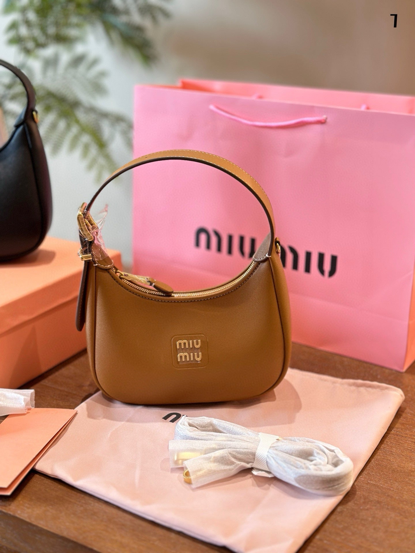 MiuMiu 單肩包